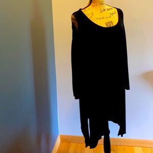 (Set)Cold shoulder Black tunic pants set.